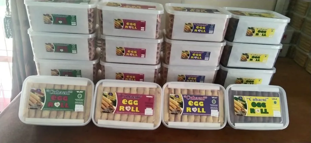 Kue Egg Roll di Piring