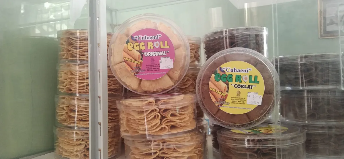 Kue Egg Roll di Toples